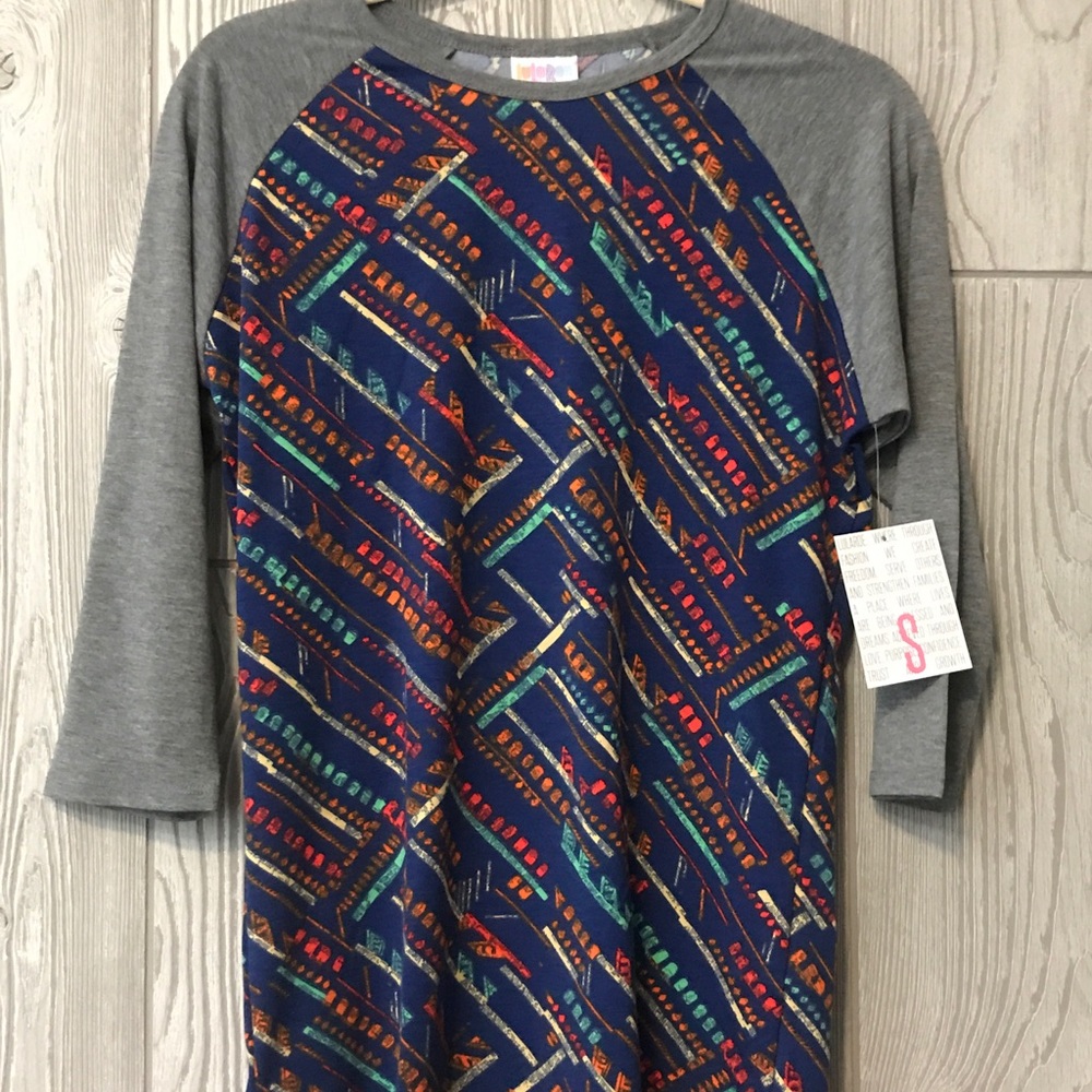 Small lularoe Randy baseball tee